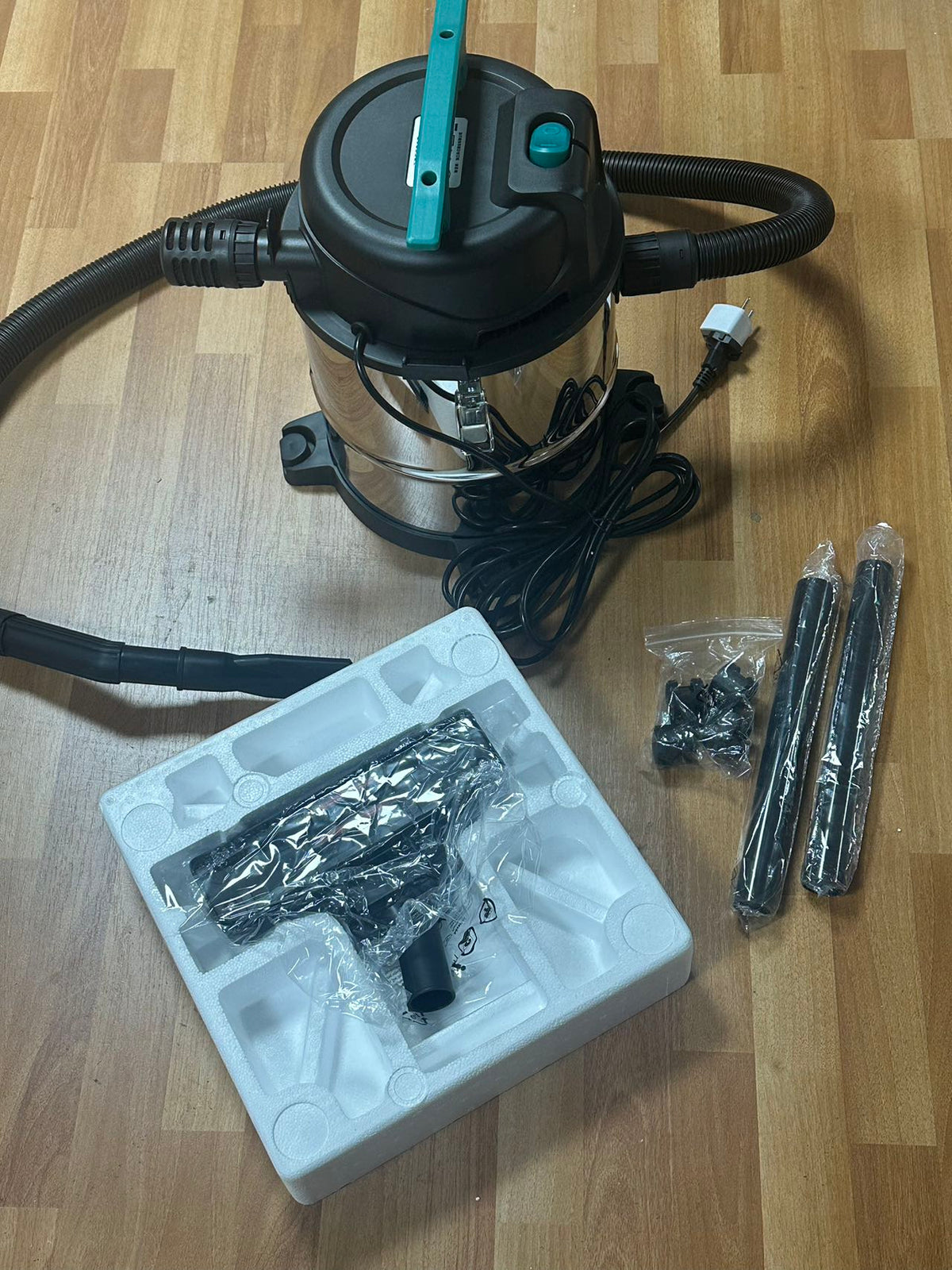 Aspiradora Industrial Polvo, Agua y Sopladora 1200W 15L 3 en 1